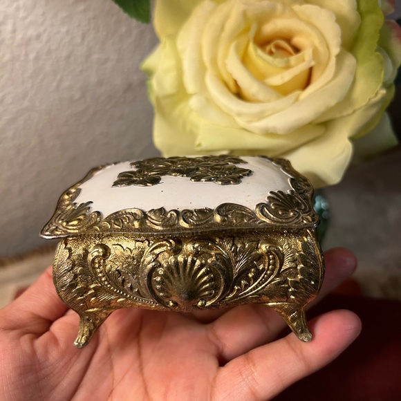 VTG Silver Stone Floral Trinket Box White Enamel Lid Red Velvet Lining Japan - Picture 9 of 14